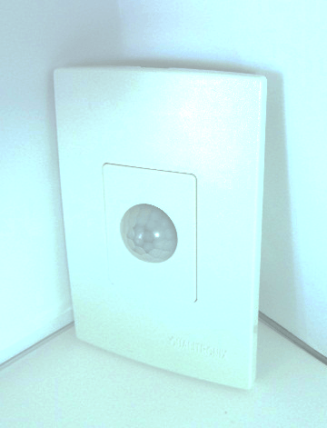 Sensor de Presença Microcontrolado 180º c/ Fotocélula s/ Chave Qualitronix