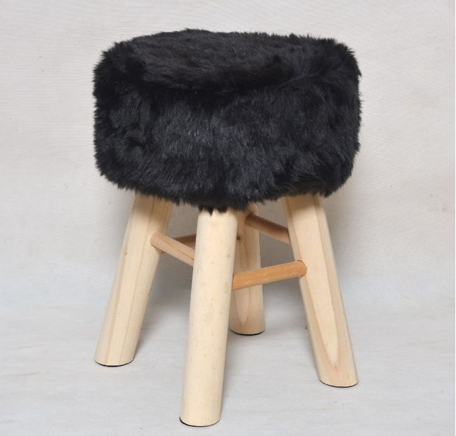 Puff Pelo Baixo 28x40cm Preto Coisas e Coisinhas