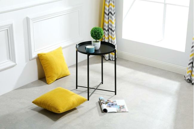 Mesa Lateral em Metal Preta Coisas  Coisinhas