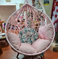 Balanço Suspenso Modelo Gota Revestimento em Fibra Sintética e Tapeçaria Geroma Monteiro Gouveia