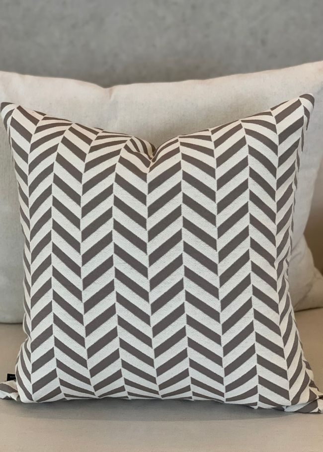 Almofada Chevron Cinza e Branco 45x45cm Speciatta