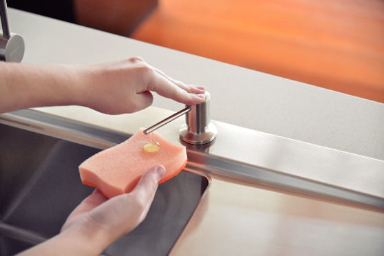 Dosador de sabão em aço inox com recipiente plástico 500ml Tramontina