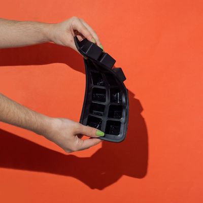 Forma-De-Gelo-De-Silicone-12-Cubos-Preto-Mozcada-2569302-2