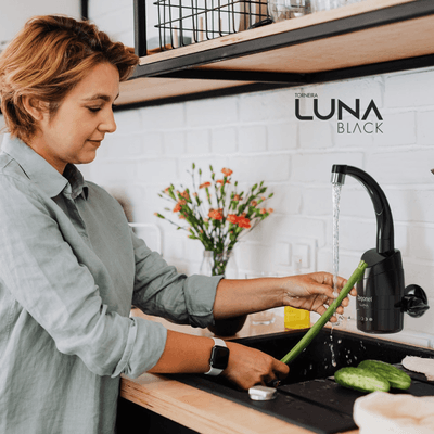 Torneira Elétrica Luna de Parede 4 Temperaturas 220V 5500W Preta
