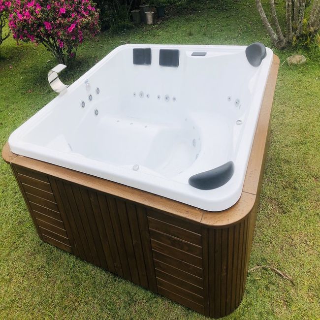 Spa-Montserrat-Premium-215X215X90-Ouro-Fino-2609916-1