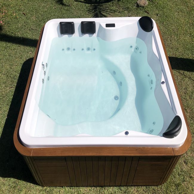 Spa-Montserrat-Premium-215X215X90-Ouro-Fino-2609908-1