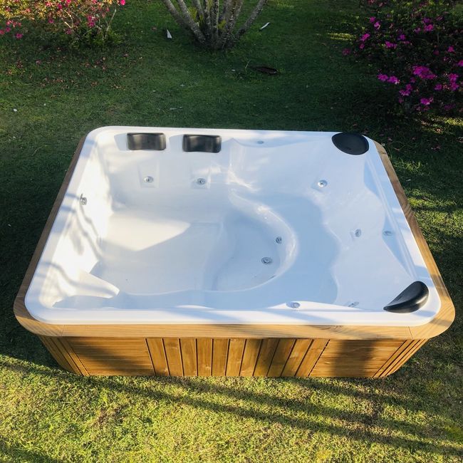 Spa-Montserrat-Standard-215X215X90-Ouro-Fino-2609894-1