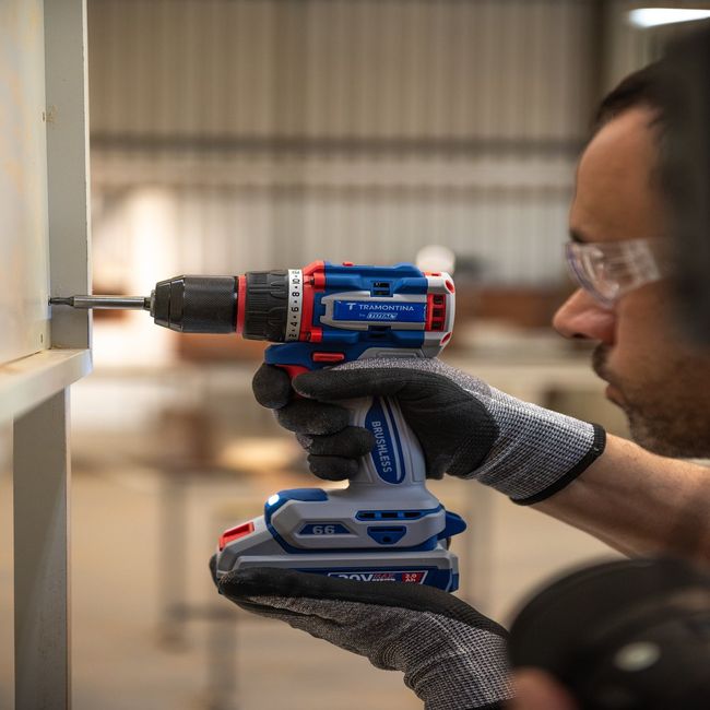 Maleta-ParafusadeiraFuradeira-12-13-Mm-20V-66-NM-Brushless-Com-2-Baterias-20V-De-2-0Ah-Carregador-Tramontina-2634341-1