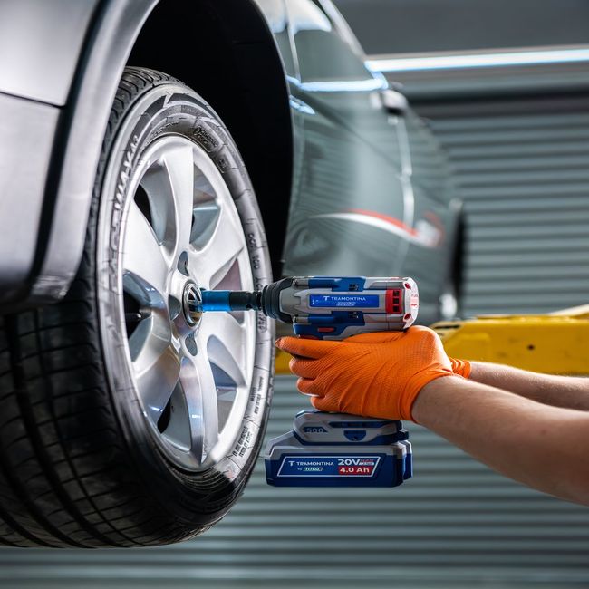 Maleta-Chave-De-Impacto-12-12-7-Mm-20V-500-NM-Brushless-Com-2-Baterias-20V-De-4-0Ah-Carregador-Tramontina-2634414-1