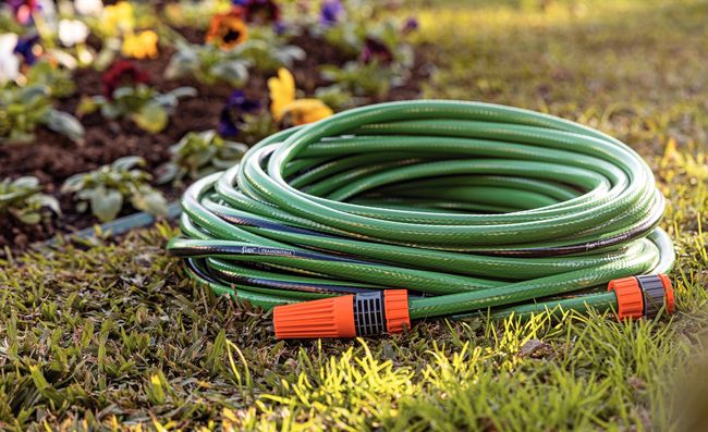 Mangueira-de-Jardim-Flexivel-Listrada-Em-Pvc-Com-Engates-15M-Tramontina-2465400-3