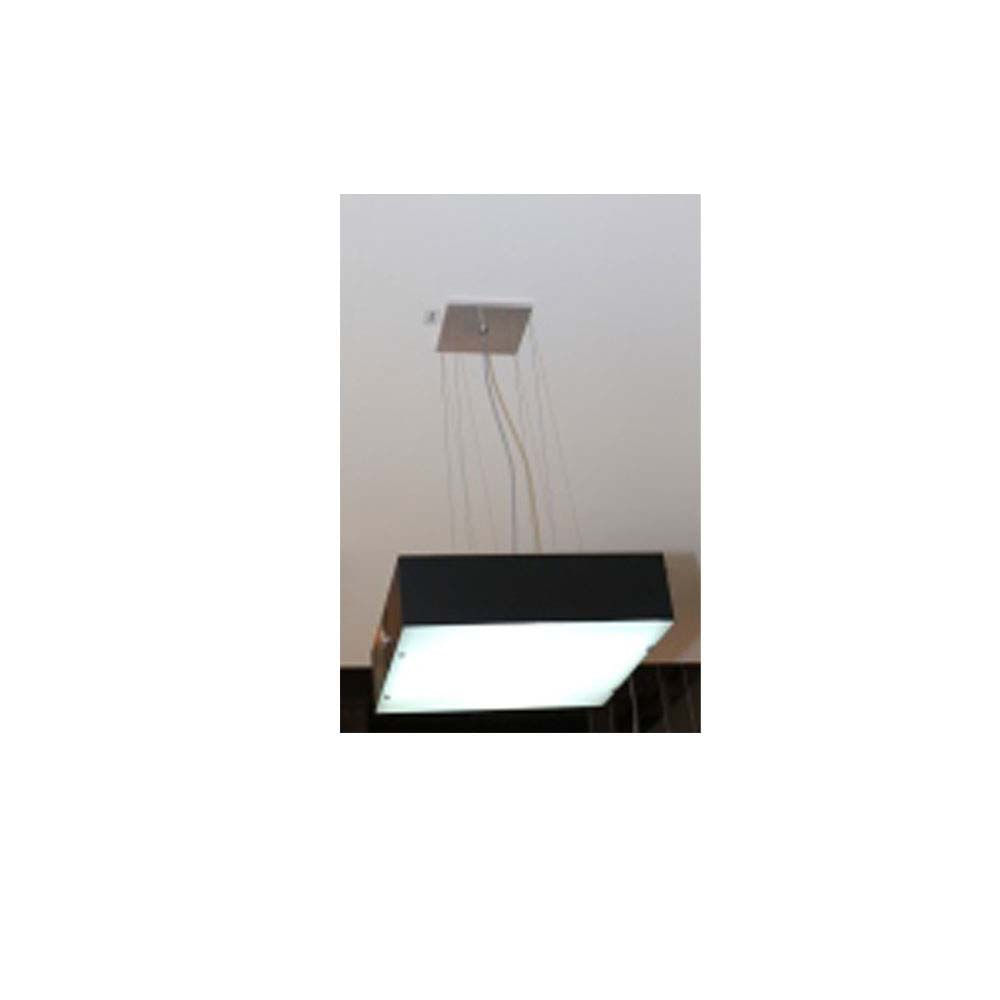 Pendente-de-aluminio-preto-com-botao-lateral-e-vidro-branco-4-lampadas-Pantoja