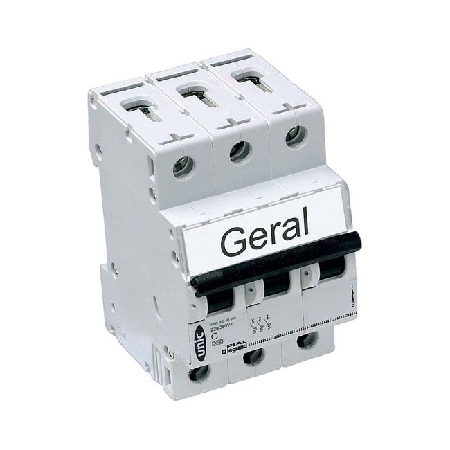 Disjuntor tripolar Din 16A branco 220V/380V Pial