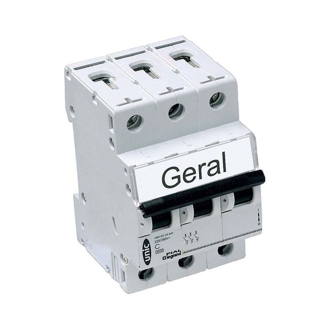 Disjuntor tripolar Din 25A branco 220V/380V Pial